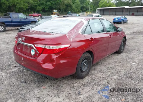 2015 Toyota Camry Le z USA, uszkodzony, nr VIN 4T1BF1FK2FU894991